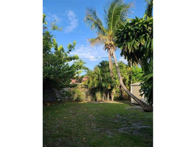 Updated Duplex in the heart of Hollywood! Centrally located just - photo 4