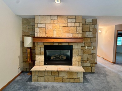 Welcome to your Northwoods retreat, perfectly positioned in the - photo 16