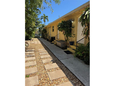Updated Duplex in the heart of Hollywood! Centrally located just - photo 6