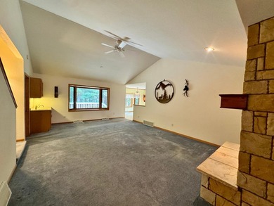 Welcome to your Northwoods retreat, perfectly positioned in the - photo 17