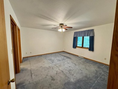 Welcome to your Northwoods retreat, perfectly positioned in the - photo 19