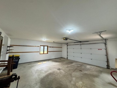 Welcome to your Northwoods retreat, perfectly positioned in the - photo 30