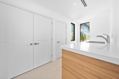 Exceptional Brand New Waterfront Home in a prime Plantation Key - photo 31