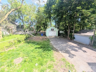 Another Rockin' Rochester Property! Charming 2-bedroom, 1-bath - photo 4