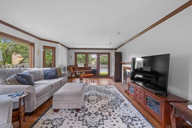 Lovely maintained by its original owners, this 1965 sq ft home - photo 3
