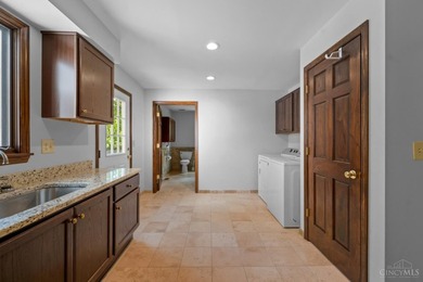 Lovely maintained by its original owners, this 1965 sq ft home - photo 6