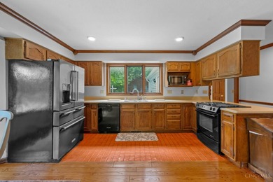 Lovely maintained by its original owners, this 1965 sq ft home - photo 10