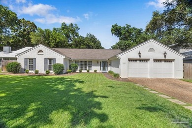 Beautifully updated pool home in the heart of Gulf Breeze! - photo 1