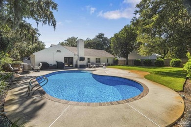 Beautifully updated pool home in the heart of Gulf Breeze! - photo 8