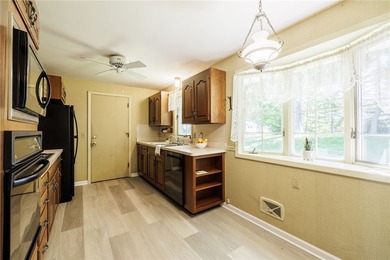 Spacious 3-bedroom, 1.5-bath ranch with over 1500 square feet - photo 10