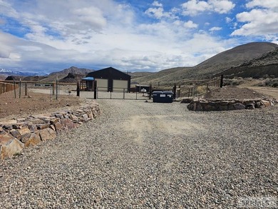 This custom-built Barn dominium on 1.5 acres of fully fenced - photo 3