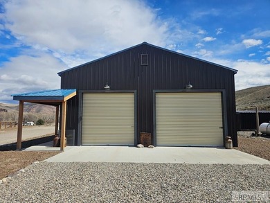 This custom-built Barn dominium on 1.5 acres of fully fenced - photo 5