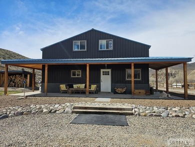 This custom-built Barn dominium on 1.5 acres of fully fenced - photo 9