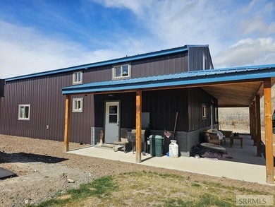 This custom-built Barn dominium on 1.5 acres of fully fenced - photo 10