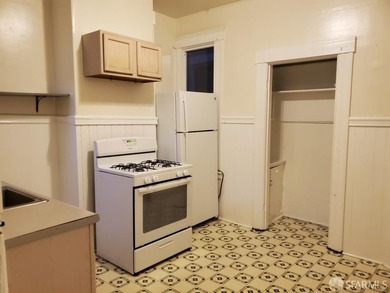 Located between Mission & Valencia Sts. Duplex in the front and - photo 16