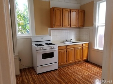 Located between Mission & Valencia Sts. Duplex in the front and - photo 21
