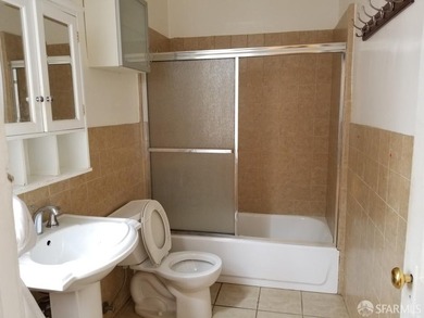 Located between Mission & Valencia Sts. Duplex in the front and - photo 22