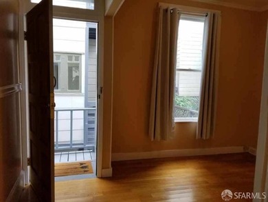 Located between Mission & Valencia Sts. Duplex in the front and - photo 23