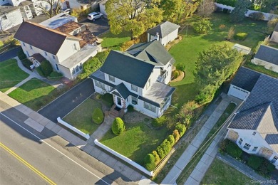 Welcome to this charming and well-maintained 105-year old home - photo 2