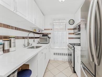 Welcome home to this beautifully updated one bedroom co-op - photo 6