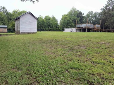 Enjoy the peace and privacy of country living in this - photo 36