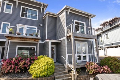 (private lake, pond, coastal) Townhome/Townhouse For Sale in Astoria Oregon