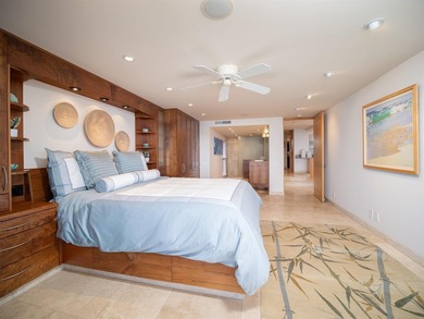 Truly breathtaking center-unit residence featuring a spectacular - photo 21