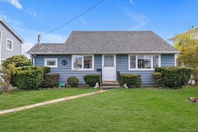 Welcome to your home in Massapequa Shores! Nestled on a - photo 2
