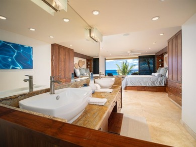 Truly breathtaking center-unit residence featuring a spectacular - photo 22