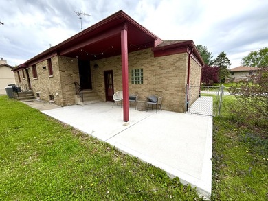 RARE All-Brick Ranch Home with a FULL Basement! Wake up to - photo 30