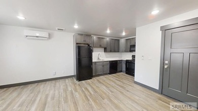 The Wellington is a fully renovated 27-unit apartment building - photo 3