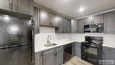 The Wellington is a fully renovated 27-unit apartment building - photo 4
