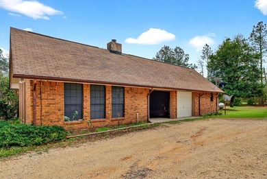 Private 8.21-acre retreat with multiple residences and - photo 4
