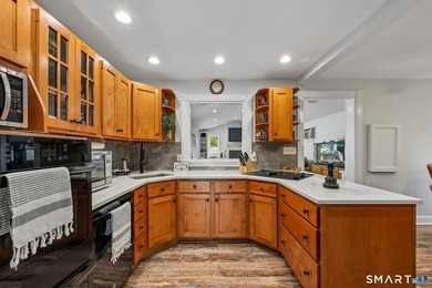 Welcome to 21 Friendly Road in Norwalk's sought-after Wolfpit - photo 6
