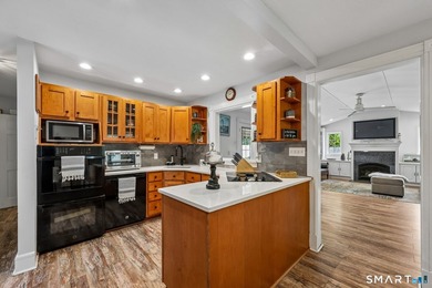 Welcome to 21 Friendly Road in Norwalk's sought-after Wolfpit - photo 7