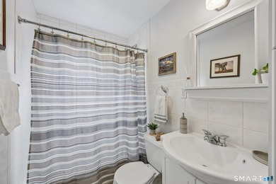 Welcome to 21 Friendly Road in Norwalk's sought-after Wolfpit - photo 8