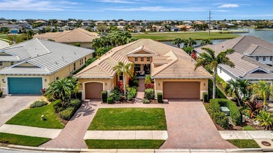 Luxury Waterfront Living in Tidewater Preserve--This gorgeous - photo 3