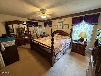 Discover this spacious 3-level home featuring 3 bedrooms, 2.5 - photo 21