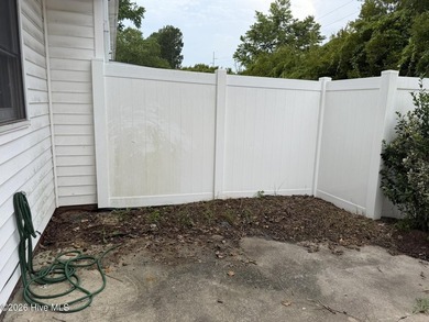 Welcome home to this beautifully refreshed 2-bedroom, 3-bathroom - photo 7