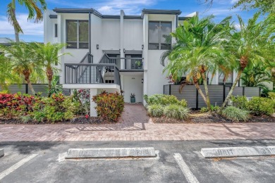 Lake Townhome/Townhouse For Sale in Boca Raton, Florida