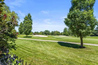 Tucked away on a beautiful lot overlooking the Lincolnshire - photo 2