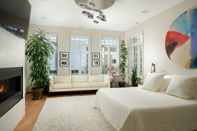 Perfectly positioned in the heart of East Lincoln Park, this - photo 12