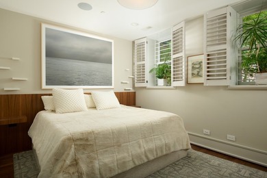 Perfectly positioned in the heart of East Lincoln Park, this - photo 18