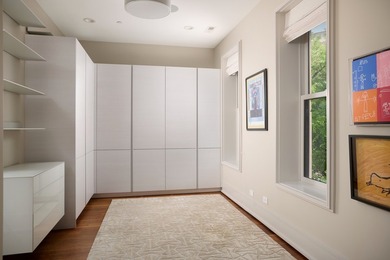 Perfectly positioned in the heart of East Lincoln Park, this - photo 26