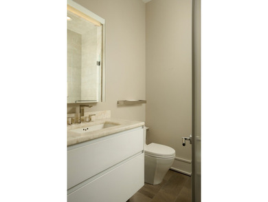 Perfectly positioned in the heart of East Lincoln Park, this - photo 27