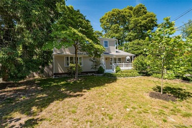 Welcome to this spacious and bright 5-bedroom Colonial set on - photo 18
