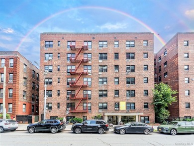 Rare opportunity in the heart of Downtown Flushing! This bright - photo 1