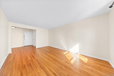 Step into this beautifully refreshed 2-bedroom, 1.5-bathroom - photo 2
