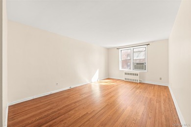 Step into this beautifully refreshed 2-bedroom, 1.5-bathroom - photo 4