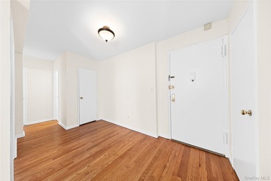 Step into this beautifully refreshed 2-bedroom, 1.5-bathroom - photo 5